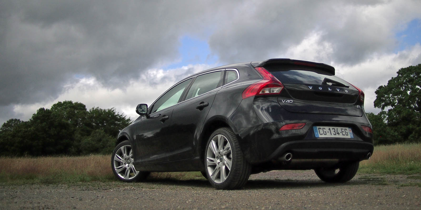 volvo v40