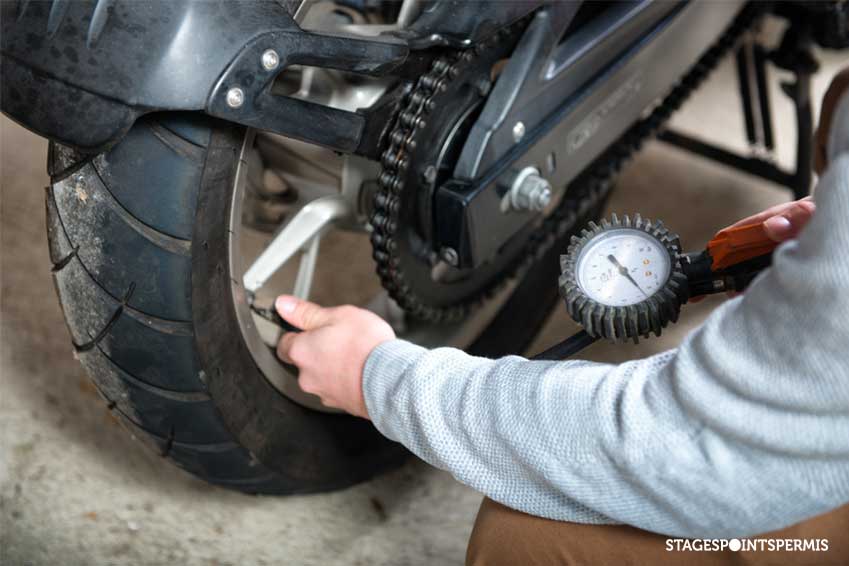 Pression pneu moto : le guide ultime 