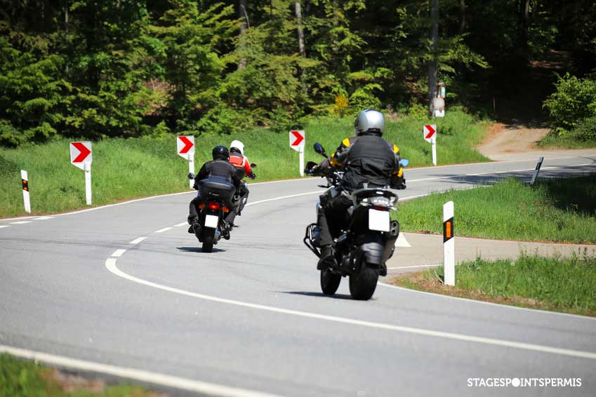 Balade à moto : les 5 règles pour bien rouler en groupe